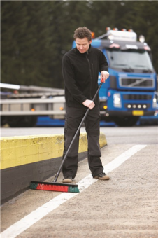 Щетка гаражная Vikan (665мм, красн, черн)