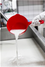 Ковш Vikan (1л, красный)