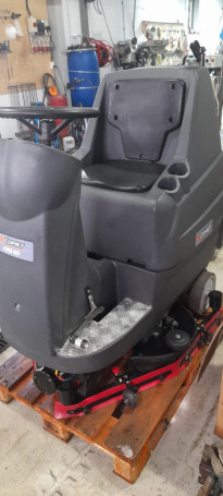 Поломоечная машина Comet CRS 75BT (Б/У, 175Ач) (9070000300-бу)