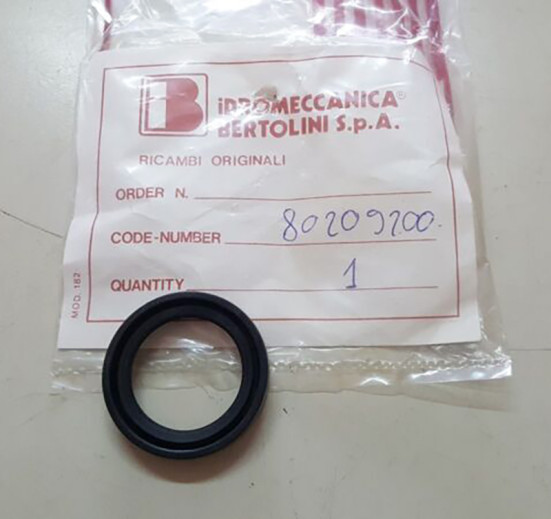 Сальник вала Bertolini (RT4, Poly 2120/25)