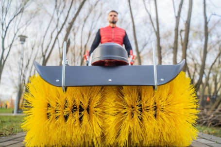 Подметальная машина Limpar 84 PRO Honda (сегментная щетка)