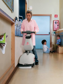 Поломоечная машина Comac Vispa 35 В (63Ач, Li)