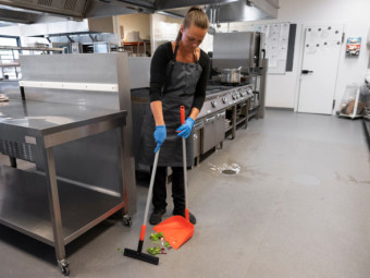 Комплект Vikan щетка с совком (330мм, оранжевый)