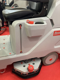 Поломоечная машина Bennett Hussar H120D (300Ач Li)